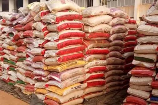 Matsin rayuwa: Ma’aikata za su iya yin rijistar siyan buhun shinkafa kan Naira dubu 40 Matsin rayuwa: Ma’aikata za su iya yin rijistar siyan buhun shinkafa kan Naira dubu 40
