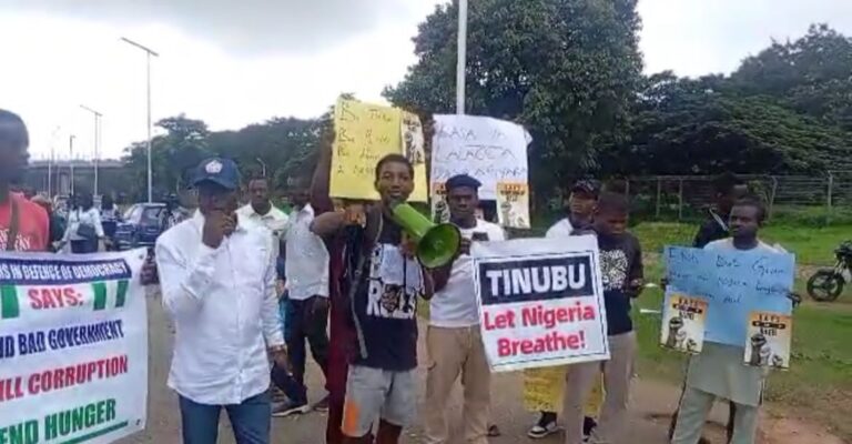 Zanga-zangar matsin rayuwa ta fara rage karsashi a Abuja Zanga-zangar matsin rayuwa ta fara rage karsashi a Abuja