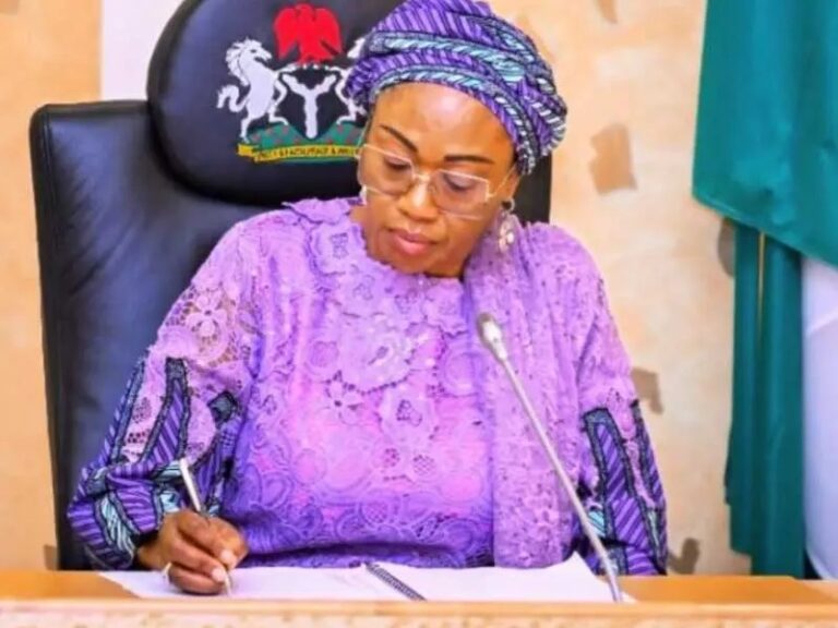 Mai-ɗakin Shugaban Ƙasa, Remi Tinubu ta bada tallafin miliiyan 500 ga wadanda ambaliya ta shafa a Maiduguri