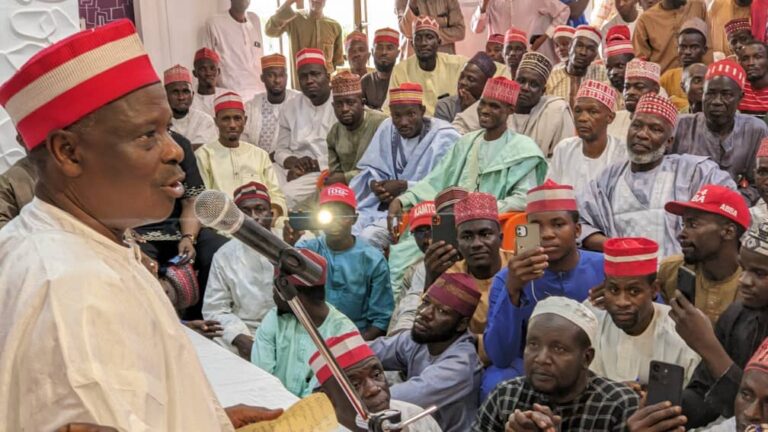 Ƴan Nijeriya ba za su iya jure mulkin APC sama da 2027 ba — Kwankwaso Ƴan Nijeriya ba za su iya jure mulkin APC sama da 2027 ba — Kwankwaso