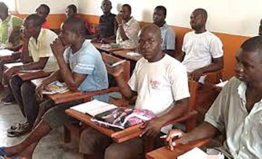 Prison inmates in class