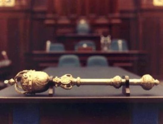 Assembly mace