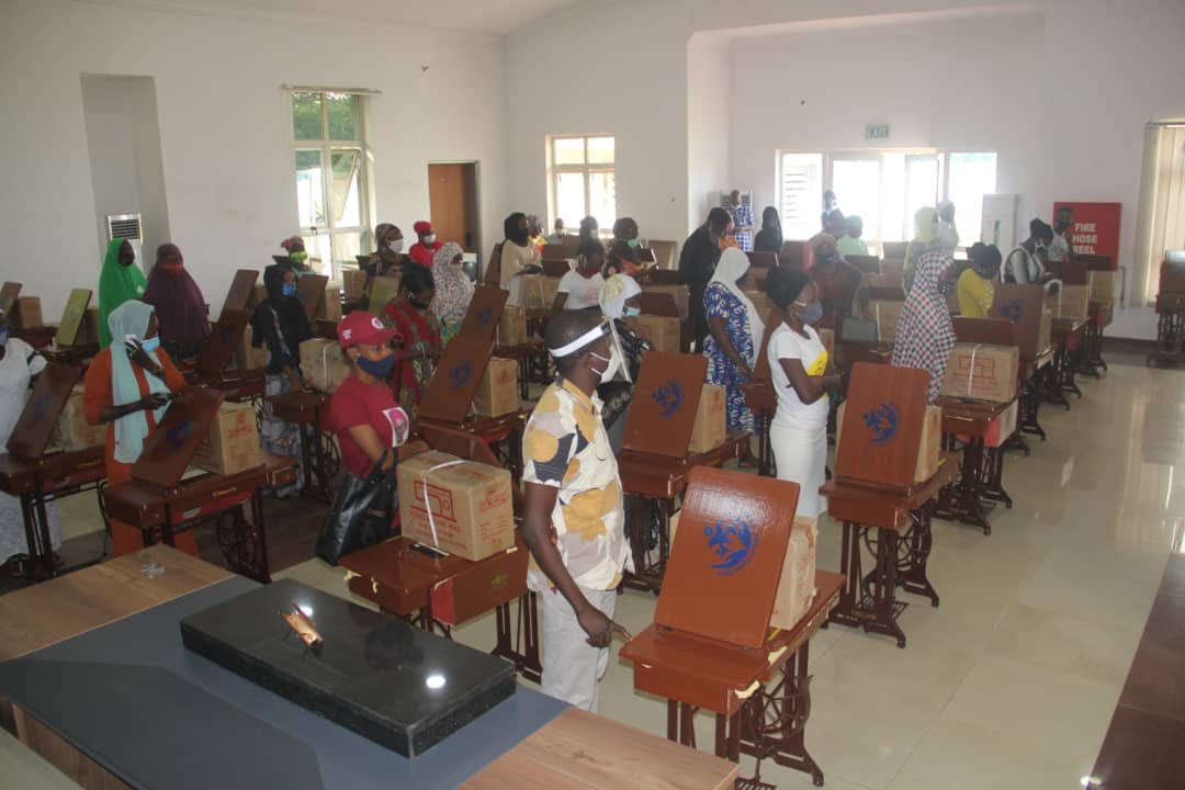 In continuation of her ongoing empowerment programme, the First Lady of Kwara state and Founder Ajike People’s Support Center, Her Excellency Dr. Mrs. Olufolake AbdulRazaq in collaboration with the Ajike People's Support Center today Thursday 30th July distributed sewing machines to women and youths across the sixteen local government areas of the state.