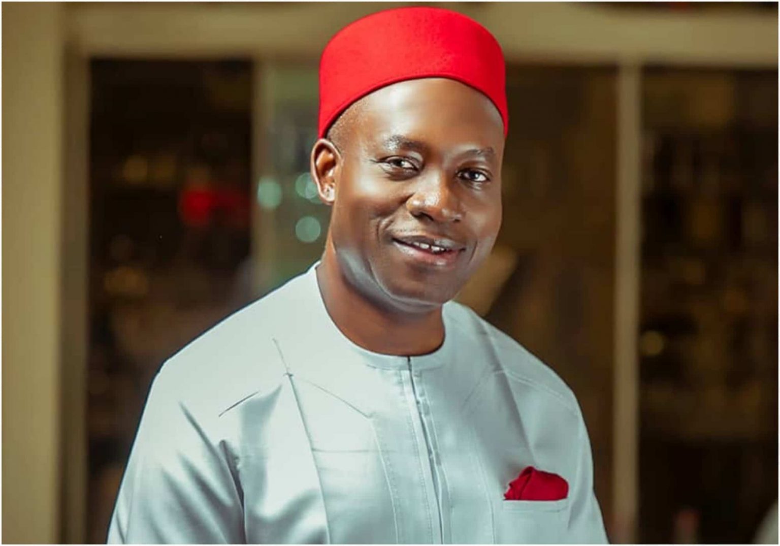   Gwamna Chukwuma Soludo na Anambra ya taya Sanata Bola Tinubu zababben shugaban kasa murnar nasarar da ya samu a zaben shugaban kasa na ranar 25 ga watan Fabrairu Mista Soludo ya bayyana haka ne a ranar Talata a jawabinsa na bayan zaben a matsayinsa na gwamnan Anambra kuma jagoran jam iyyar All Progressives Grand Alliance APGA Ya kuma taya sauran yan takaran da suka fafata a zaben murnar abin da ya bayyana a matsayin jajircewa da kuma ban mamaki Bari kuma in taya zababben shugaban kasa Asiwaju Bola Ahmed Tinubu murnar zabensa Najeriya ce ta yi nasara kuma ina da yakinin cewa makoma mai kyau tana gabanmu ina taya daukacin yan Najeriya murna Mun yi alkawarin ba da hadin kai da hadin gwiwa da ku da gwamnatin tarayya domin ci gaban jihar Anambra da Najeriya Wannan ita ce kasa daya tilo da muke kira tamu kuma dole ne mu sanya ta aiki in ji Soludo Gwamnan ya ce Najeriya na bukatar waraka da sake fasalin kasa saboda kalubalen rashin tsaro da tattalin arzikin kasar na ci gaba da zama abin kunya Ya ce duk da cewa kokarin da ake yi a fannin tsaro yana samun sakamako mai ma ana ya yi imanin cewa za a inganta zaman lafiya da tsaro mai orewa ta hanyar fa a a ayyukan da ba na motsi ba tare da duk masu ruwa da tsaki A cewar Soludo wani muhimmin batu mai muhimmanci na kasa da ke bukatar kulawa cikin gaggawa shi ne batun rashin tsaro a yankin Kudu maso Gabas A dangane da haka zan iya sake maimaita kiran da na yi a baya in kuma roki zababben shugaban mu da ya gaggauta sakin Mazi Nnamdi Kanu bayan an rantsar da shi wato idan ba a sake shi ba kafin lokacin Muna bukatar shi a kan teburi a matsayin muhimmin mai ruwa da tsaki a tattaunawa game da waraka da zaman lafiya mai dorewa a Kudu maso Gabas An gama zabe da siyasar bangaranci kuma a yanzu ya kamata mu maida hankali dari bisa dari na lokacinmu wajen samar da kyakkyawan shugabanci ga al ummarmu inji shi Mista Soludo ya taya daukacin sabbin zababbun gwamnonin da aka sake zaba sannan ya bukace su da su hada kai a karkashin kungiyar gwamnonin Najeriya domin cimma muradun kasa Gwamnan ya mika godiyarsa ga yan Najeriya da suka zabi yan takarar jam iyyar APGA a fadin kasar nan inda ya kara da cewa jam iyyar ta samu nasarori masu kadan ta hanyar lashe kujeru a majalisar dattawa da ta wakilai da na jihohi Ya ce APGA a matsayinta na masu imani na gaskiya a kan abubuwan da Najeriya za ta iya samu APGA za ta ci gaba da hada kai da hada kai da dukkan yan Najeriya masu ra ayi da kungiyoyi domin ciyar da kasar nan gaba Mista Soludo ya ce jam iyyar ta nuna cewa jihar Anambra ta kasance jam iyyar APGA da gaske tare da tabbatar da cewa za ta fafata da wasu sakamako Ya zuwa yanzu an bayyana wadanda suka yi nasara kuma wadanda ba su gamsu da sakamakon zaben suna da hakkin su na bin kokensu ta hanyar bin doka da oda Jam iyyar siyasa ta APGA na iya kalubalantar sakamakon da dama wajen neman adalci za mu dauki dukkan matakan da suka dace na doka don kwato kujerun da muka yi imanin mun samu musamman a jihar Anambra A gare ni jaruman da suka taka rawar gani a zaben da ya gabata su ne yan Nijeriya musamman matasa wadanda za su ci gaba da muryoyinsu yayin da muke kokarin gina sabuwar Nijeriya baki daya inji shi Mista Soludo ya mika hannun sada zumunci ga zababbun yan majalisar jiha da na kasa daga sauran jam iyyun siyasa a Anambra inda ya bukace su da su hada kai da shi domin daukaka jihar NAN Credit https dailynigerian com soludo congratulates tinubu  
