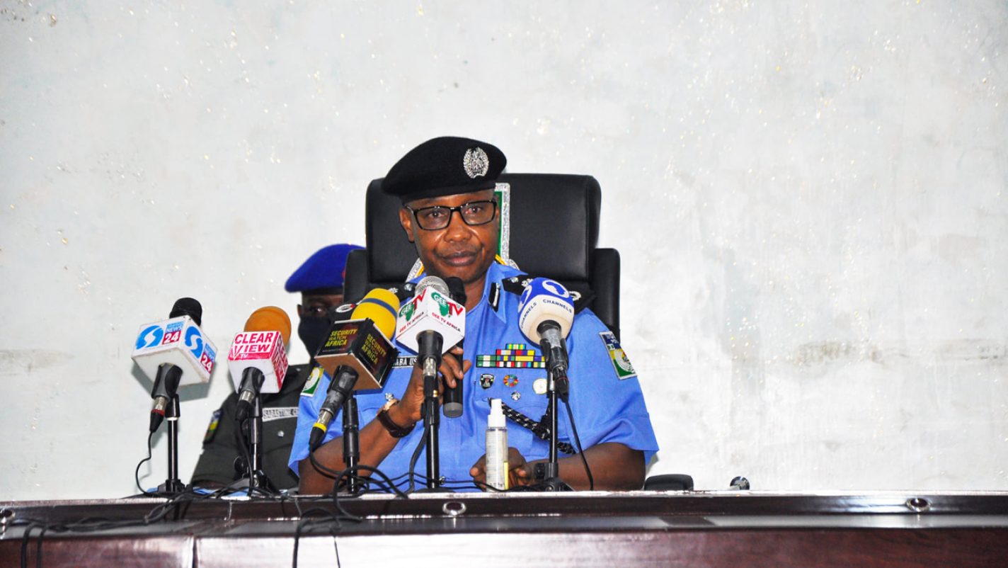   Sufeto Janar na yan sanda IGP Usman Baba ya bayar da umarnin tura tawagar yan sanda zuwa Osun gabanin zaben gwamnan jihar da za a yi a ranar 16 ga watan Yuli Jami in hulda da jama a na rundunar CSP Olumuyiwa Adejobi ne ya bayyana hakan a ranar Lahadin da ta gabata a wata sanarwa da ya fitar a Abuja Ya ce tawagar za ta kasance karkashin Johnson Kokumo Mataimakin Sufeto Janar na yan sanda DIG mai kula da sashen binciken manyan laifuka na rundunar FCID Mista Adejobi ya ce Mista Kokumo wanda kuma shi ne mai kula da DIG na yankin Kudu maso Yamma zai samu taimakon wasu mataimakan sufeto janar na yan sanda AIG guda hudu a yayin zaben Ya ce an kuma tura kwamishinonin yan sanda hudu CPs mataimakan yan sanda 15 DCPs da mataimakan kwamishinonin yan sanda 30 domin gudanar da atisayen A cewar sa an tura isassun jami an yan sanda masu matsayi na manyan Sufetotin yan sanda da kasa da su domin gudanar da zaben Ya ce Mista Kokumo zai sa ido kan yadda za a aiwatar da odar Operation da ta samo asali daga tantance barazanar tsaro a zaben Mista Adejobi ya ce manufar ita ce a tabbatar da zaman lafiya da kwanciyar hankali ba tare da tashin hankali ba ga masu bin doka da oda don gudanar da ayyukansu na jama a cikin yanci ba tare da cin zarafi ko tsoratarwa ba Ya ce sauran manyan jami an da aka tura za su hada kai da jama a da sauran ayyukan gudanar da ayyuka a kananan hukumomin jihar guda uku da kananan hukumomi 30 da kuma rumfunan zabe 3 753 a jihar Mista Adejobi ya ce CP da Provost Marshall a hedikwatar rundunar Julius Alawari an tura su Osun na wani dan lokaci domin gudanar da zaben kuma za su kasance a wurin har sai an kammala atisayen Ya ce an mayar da CP mai kula da Osun Olokode Olawale zuwa hedikwatar rundunar na wani dan lokaci Kakakin yan sandan ya ce IG din a ranar Talata zai gana da masu ruwa da tsaki a Osogbo inda ya kara da cewa aikin da aka tura wani bangare ne na samar da yanayi mai kyau da kuma dammar gudanar da zaben Ya ce jami an da aka tura sun fito ne daga jami an yan sanda na al ada rundunar yan sanda ta wayar salula da PMF sashen yaki da ta addanci CTU jami an soji na musamman sashin kawar da bama bamai EOD Force Intelligence Bureau FIB da INTERPOL Mista Adejobi ya ce an zabo wasu ne daga Sashen Kariya na Musamman SPU Air Force Airwing Sashen Hulda da Jama a FPRD da kuma tawagar likitocin yan sanda Ya ce ma aikatan za su kasance a kasa don tabbatar da zabe na gaskiya gaskiya sahihi da kuma karbuwa A cewarsa an tura dakaru biyar masu sulke na sintiri da kuma jirage masu saukar ungulu uku da kuma Motoci marasa matuki guda shida UAV don sa ido kan iska da sauran kadarori na musamman na aiki Ya ce rundunar yan sandan Najeriya ta shirya tsaf domin gudanar da zaben sannan ya kara jaddada aniyar rundunar na hada kai da hukumar zabe mai zaman kanta ta kasa INEC da sauran masu ruwa da tsaki a zaben Mista Adejobi ya ce hadin kai shi ne don kare martabar dimokuradiyya samar da daidaito ga dukkan yan siyasa tabbatar da isasshen kariya ga masu kada kuri a jami an INEC da kayan aiki masu sa ido da aka amince da su da sauran manyan yan wasa Ya kuma bukaci al ummar kasar da su kasance masu bin doka da oda kuma su bi dokar takaita zirga zirgar da za a sanar a lokacin da ya dace Kakakin yan sandan ya bukaci jama a da su fito gaba daya domin gudanar da ayyukansu ya kuma kara da cewa an samar da isasshen tsaro domin kare rayuka da dukiyoyi kafin zabe lokacin da kuma bayan zabe NAN  