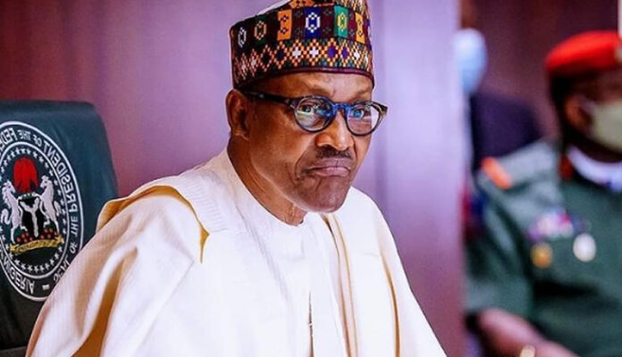   Shugaban kasa Muhammadu Buhari ya bayar da umarnin mayar da ikon filin sallar idi na Obalende zuwa majalisar Jama atul Muslimeen na babban masallacin Legas Garba Shehu mai magana da yawun shugaban kasar ya tabbatar da hakan a wata sanarwa da ya fitar ranar Lahadi a Abuja Mista Shehu ya bayyana cewa amincewar shugaban kasar ya yi daidai da sakamakon rahoton kwamitin musamman da ya kafa domin bincike tare da kawo masa rahoton matsalolin da ke faruwa tsakanin al ummar Musulmin Legas a hannu daya da kuma hukumomin gwamnatin tarayya Hukumomin gwamnatin tarayya da abin ya shafa dai su ne wadanda ke a barikin Dodan game da kula da filin Don haka Buhari ya umurci dukkanin hukumomin gwamnati da su gane tare da mutunta gaskiyar cewa filin Sallar Idi na Obalende na Majalisar Jama atul Muslimeen ne na Babban Masallacin Legas Shugaban ya ba da umarnin cewa ya kamata a daina tozarta filin Sallar Idi ta Obalende ta hanyar zubar da jini cikin gaggawa don haka ya kamata hukumomin Barrack Dodan su cire duk wani kwantena da tarkace daga filin sallar Ya kuma ba da umarnin cewa hukumomin Barracks na Dodan su tabbatar da cewa al ummar musulmi da wakilansu suna da damar shiga filin Sallar Idi na Obalende a kowane lokaci A karshe ya shawarci gwamnatin jihar Legas da cewa idan ta ga dama ta baiwa kungiyar Jama atal Muslimeen Council takardar shedar zama a yankin da aka bayyana a cikin shirin safiyo Kwamitin da ya gudanar da aikin kamar yadda shugaban kasa ya umarta yana karkashin jagorancin Ibrahim Gambari shugaban ma aikatan fadar shugaban kasa Sauran mambobin sun hada da ministan ayyuka da gidaje ministan tsaro babban daraktan hukumar SSS babban hafsan tsaro da kuma sakatare na dindindin na fadar gwamnati NAN Credit https dailynigerian com buhari directs dodan barracks  