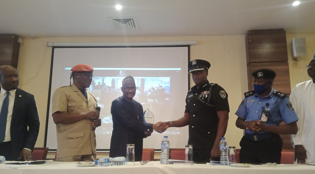 The Center for Awareness on Justice and Accountability, CAJA, in collaboration with the Penlight Center for New Media Innovation, an NGO arm of the DAILY NIGERIAN newspaper, honored a police officer, Daniel Amah, on Wednesday with the maiden 