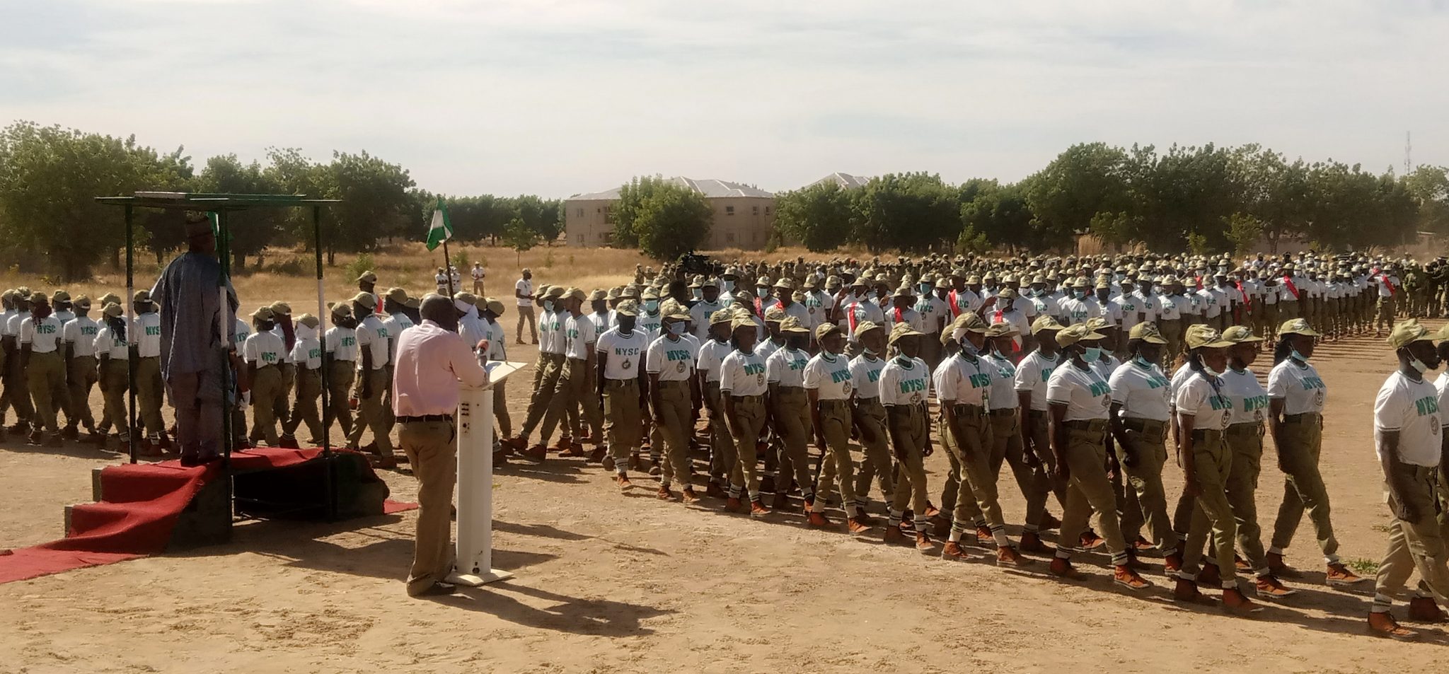   Hukumar yi wa kasa hidima ta kasa NYSC ta ce an tura yan kungiyar da aka tura Borno zuwa wuraren da aka tsare domin tabbatar da tsaron lafiyarsu Ko odinetan NYSC na jihar Nura Umar ne ya bayyana hakan a yayin bikin rufe kwas na 2022 na Batch C Stream II Orientation Course a ranar Talata a Katsina Jami an rundunar da aka tura Borno sun yi sansani a Katsina saboda rashin tsaro a jihar A cewarsa hukumar NYSC ta ba da fifiko ga tsaron lafiyar yan kungiyar domin su samu walwala da sauke ayyukansu na kasa Ya ce ya kamata yan kungiyar su kwantar da hankalinsu saboda an samu saukin matsalar tsaro a jihar ya kuma shawarce su da su kiyaye Ba za a tura mambobin kungiyar matasa zuwa wuraren da ke da kalubalen tsaro in ji shi Malam Umar ya bayyana cewa shirin ya wayar da kan yan kungiyar asiri kan harkar tsaro domin yi musu jagora a duk tsawon lokacin aikinsu Don haka an ba su duk bayanan da suka dace kuma an gaya musu da gaske yadda za su kula da lafiyarsu Dukkanmu muna alfahari da Najeriya kuma mu ne za mu ci gaba da bunkasa kasar nan yadda muke so Don haka ya kamata yan kungiyar su mutunta al adu da addinin al ummar da suka karbi bakuncinsu Ya kamata kuma su hada kai da al ummomin don ganin yadda za su taimaka musu ta hanyar Sabis in Ci gaban Al umma CDS in ji shi Ko odinetan ya yabawa gwamnatocin jihohin Borno da Katsina bisa samar da isasshen tsaro domin tabbatar da tsaron lafiyar yan kungiyar a lokacin da kuma bayan an gudanar da atisayen Ya bukaci masu daukar ma aikata na kungiyar kwadago da su ba su goyon baya wajen ganin sun dace da kuma tabbatar da jin dadin su Ya kuma umurci yan kungiyar da su yi amfani da dabarun da suka samu a lokacin aikin wayar da kan jama a na tsawon mako uku domin su sami dogaro da kansu Ko odinetan ya mika takardar yabo ga Daraktan sansanin Isa Dangabari bisa bajintar da ya nuna a lokacin atisayen NAN  