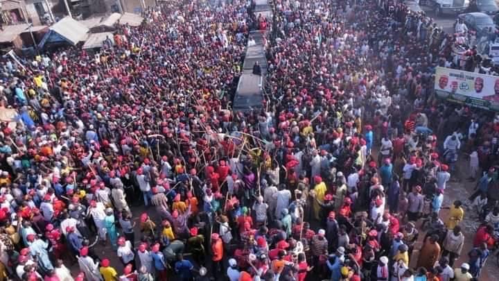 A crowd of supporters escort NNPP presidential candidate Rabiu Kwankwaso to Kano on Thursday February 23, 2023