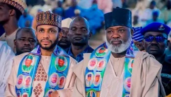   Jam iyyar All Progressives Congress APC reshen jihar Kano ta yi watsi da sakamakon da ya tabbatar da zaben jam iyyar New Nigerian People s Party NNPP Abba Yusuf a matsayin zababben gwamna A ranar Litinin ne hukumar zabe mai zaman kanta ta bayyana Yusuf a matsayin wanda ya lashe zaben Da yake sanar da sakamakon zaben a Kano jami in karbar katin zabe na jihar Farfesa Doko Ibrahim mataimakin shugaban jami ar Ahmadu Bello da ke Zariya ya ce Yusuf ya samu kuri u 1 019 602 inda ya samu nasara Ya ce dan takarar ya doke abokin hamayyarsa kuma mataimakin gwamnan jihar mai ci Malam Yusuf Gawuna na jam iyyar APC wanda ya samu kuri u 892 705 Amma da yake mayar da martani kan hakan a wani taron manema labarai a Kano ranar Talata Shugaban jam iyyar na jihar Alhaji Abdullahi Abbas ya ce APC za ta kalubalanci sakamakon Abbas wanda ya samu wakilcin mai baiwa jam iyyar shawara kan harkokin shari a Mista Abdul Adamu Fagge ya dage kan cewa ya kamata a ce zaben bai kammala ba A cewarsa kuri un da aka soke sun fi tazarar da ke tsakanin dan takarar jam iyyar APC da NNPP kamar yadda dokar zabe ta tanada Jam iyyar ta kuma ja hankali kan soke zaben yan majalisar dokoki 16 da aka yi a jihar inda ta ga tashin hankali a matsayin dalilin yayin da aka yi la akari da kuri u guda wajen tattara zaben gwamna Yayin da yake nuna rashin jin dadinsa kan sakamakon ya ce zabukan biyu sun gudana ne a rana daya lokaci guda wurare daya da kuma yanayi iri daya A nasa bangaren Mista Gawuna ya yaba wa yan uwa masu aminci bisa nuna balaga a lokacin zabe da kuma bayan zaben Za mu bi tsarin doka don dawo da aikinmu yayin da muke kira mazauna yankin da su ci gaba da zama lafiya da juna in ji shi Mista Gawuna ya ce jam iyyar ta yanke shawarar kalubalantar sakamakon zabe ta hanyar doka Shugaban masu rinjaye na majalisar wakilai Alhassan Ado Doguwa ya ce zabensa ya yi kama da abin da ya faru a Kano amma ya ce zabensa bai kammala ba Doguwa ya ce daga cikin rumfunan zabe 13 da abin ya shafa 12 an soke su ne bisa tashin hankali da kuma zabe kuma a yau ya amince da imaninsa yana jiran a sake zaben NAN Credit https dailynigerian com kano guber apc rejects  
