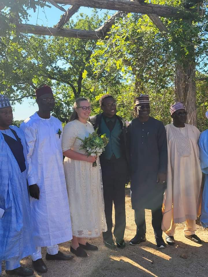 The governor leads a delegation of government officials and family members to the wedding