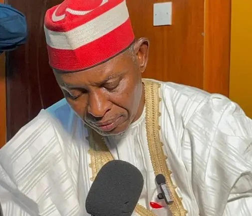   Zababben gwamnan jihar Kano Abba Yusuf ya sha alwashin sake duba ayyukan daukar ma aikata da gwamnatin Abdullahi Ganduje mai barin gado ta ke yi inda ya bayyana aikin a matsayin rashin aikin yi da son zuciya Mista Yusuf ya bayyana haka ne a cikin sakonsa na ranar ma aikata kamar yadda wata sanarwa da babban sakataren yada labaransa Sanusi Dawakin Tofa ya fitar a ranar Litinin A cewar Mista Yusuf gwamnatin mai barin gado ta tsunduma cikin daukar ma aikata ba tare da nuna bambanci ba yana mai jaddada cewa gwamnatinsa idan aka rantsar da shi a ranar 29 ga watan Mayu za ta sake duba aikin Ya ce gwamnatinsa za ta tabbatar da cewa tsarin daukar ma aikata na gaskiya ya fito cikin 0lace ga duk yan kasar da ke da cancantar neman aiki Akan yadda ake tafka ta asa da nuna son kai a aikin daukar ma aikata da gwamnatin mai barin gado ke aiwatarwa cikin rikon sakainar kashi Gwamna mai jiran gado ya ce gwamnatinsa za ta sake duba duk wasu ayyukan da ba su dace ba tare da tabbatar da samar da sahihin tsarin daukar ma aikata ga duk yan kasa masu cancantar shiga gasar Ba za mu bari a karkatar da ma aikatan gwamnati ta hanyar cin hanci da rashawa da son zuciya ba dole ne mu duba yadda ake tafka ta asa a jihar Kano a matsayin fifiko domin dawo da martabar hidimar da ta bata inji shi Mista Yusuf ya kuma taya ma aikata daga bangaren gwamnati da masu zaman kansu a jihar murnar zagayowar ranar ma aikata ta 2023 Zababben gwamnan wanda ya yi murabus daga aikin gwamnati sama da shekaru 10 da suka gabata ya yi aiki sama da shekaru 20 a ayyuka daban daban a bangaren ruwa na jihar Ya ce ma aikata su ne jigon samar da shugabanci nagari a duk wani tsarin dimokuradiyya don haka sun cancanci a yaba musu bisa sadaukarwar da suke yi wa bil adama Ya yi nuni da cewa ma aikatan Kano a ma aikatan gwamnati da masu zaman kansu sun nuna jajircewa wajen ganin an rage musu karfin saye don ci gaba da samar da ayyuka masu inganci da inganci Sanarwar ta kara da cewa Engr Abba Kabir Yusuf ya baiwa ma aikatan jihar tabbacin samun Ingantacciyar walwala da suka hada da gaggauta biyan albashi da fansho daga gwamnatin jam iyyar NNPP mai jiran gado Engr Abba ya ce shugabancin gwamnati mai jiran gado yana sane da matsalolin da ma aikatan jihar ke fuskanta da suka hada da rashin kyawun yanayin aiki da rashin isassun ma aikata da aka lura da su don gyarawa Zababben gwamnan ya ce gwamnatinsa za ta dukufa wajen yin garambawul ga ma aikatan gwamnati a wani bangare na kokarin karfafa tsarin samar da ayyuka masu inganci da inganci Sanarwar ta ce Kamar yadda yake a cikin tsarin mu za mu kafa Cibiyar Horar da ma aikatan gwamnati don dacewa da mafi kyawun ayyuka na duniya in ji sanarwar Credit https dailynigerian com workers day revisit ganduje  