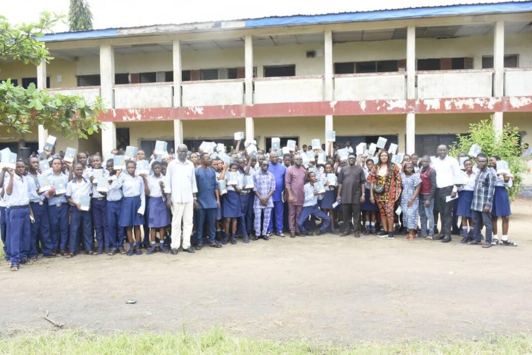 A cross section of students who benefited from TotalEnergies EP Solar reading lamps in Rivers