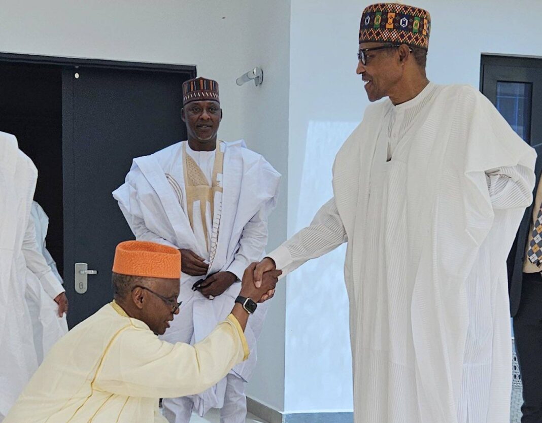 Former Governor Nasir El-Rufai squatting in obeisance to greet former President Muhammadu Buhari on Friday March 7, 2025